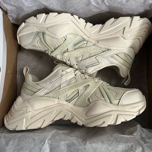 Electrove 2 Fila sneakers size 7